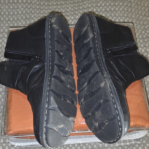 Button Boot - Picture 2 of 4